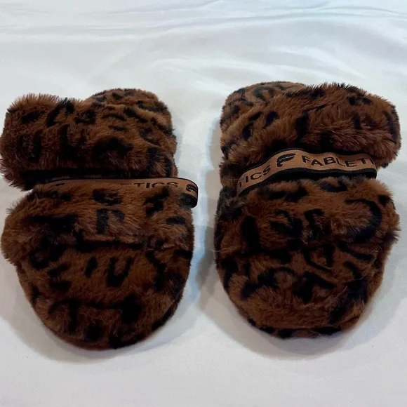 Fabletics Snug Strap Slipper Women’s Leopard Size US 7 NEW - Picture 2 of 6